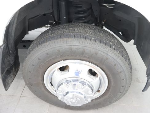Used 2024 RAM 3500 Tradesman w/ Chrome Appearance Group AWD/4WD image 3