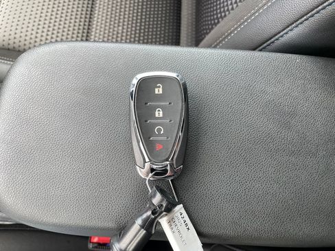 Used 2025 Chevrolet Trax LT FWD image 36