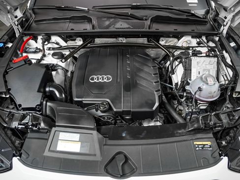 Used 2023 Audi Q5 2.0T Premium w/ Convenience Package AWD/4WD image 3