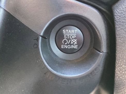 Used 2020 Jeep Renegade Latitude w/ Popular Equipment Group image 30