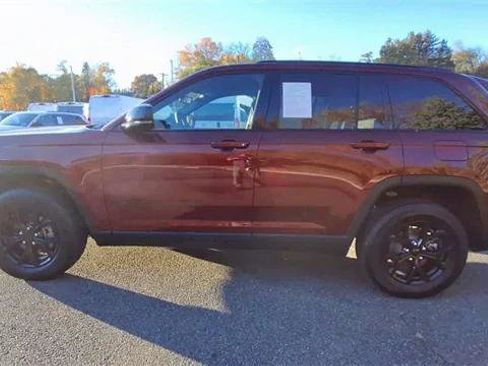 Certified 2024 Jeep Grand Cherokee Altitude image 5