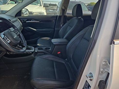 Certified 2024 Kia Seltos EX FWD image 12