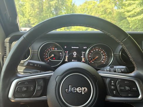 Used 2021 Jeep Wrangler Unlimited Sahara AWD/4WD image 11