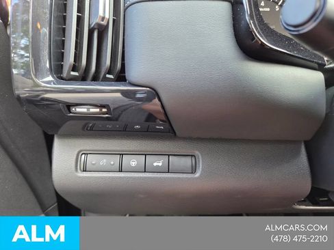 Used 2025 Nissan Pathfinder SV FWD image 28