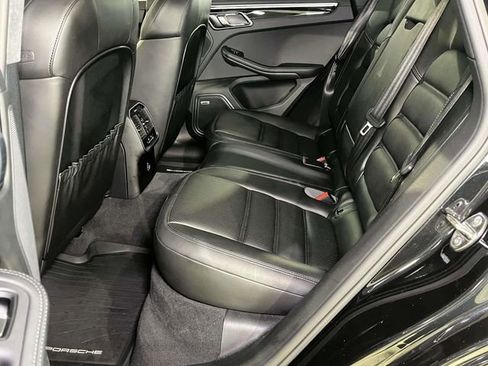 Certified 2018 Porsche Macan Turbo image 18