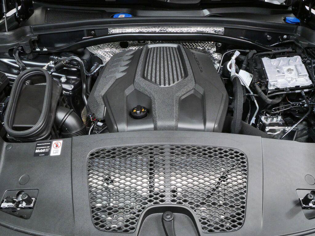 New 2026 Porsche Macan Turbo AWD/4WD image 36