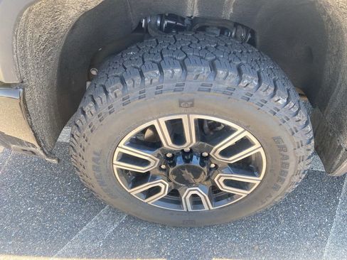 Used 2024 Chevrolet Silverado 2500 Custom w/ Custom Value Package image 10