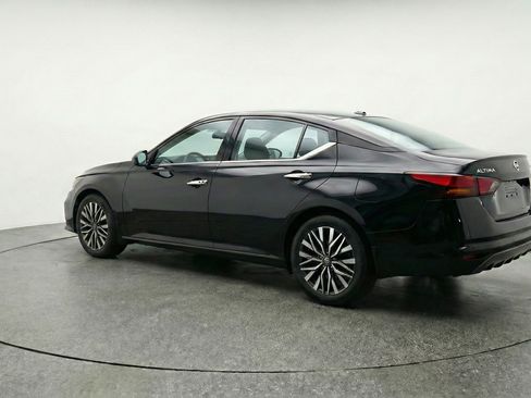 Used 2025 Nissan Altima 2.5 SV FWD image 6