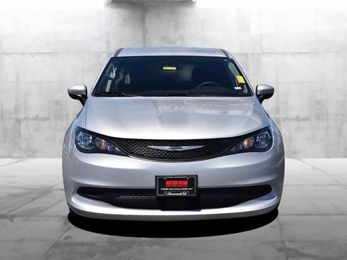 Used 2023 Chrysler Voyager LX FWD image 4