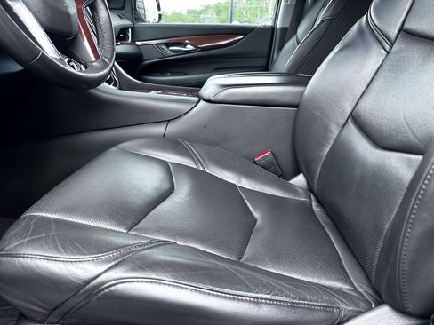 Used 2020 Cadillac Escalade Luxury image 19