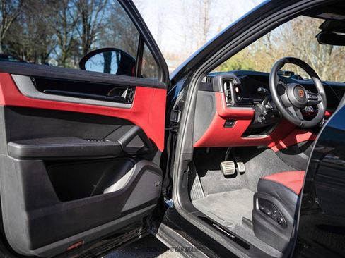 Used 2024 Porsche Cayenne S image 50