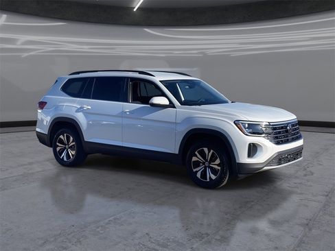 New 2026 Volkswagen Atlas SE image 2