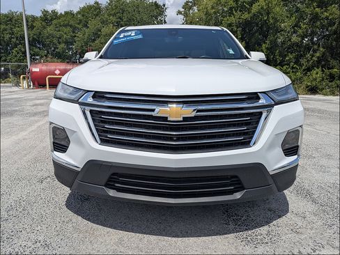 Used 2023 Chevrolet Traverse LT w/ LT Premium Package FWD image 9