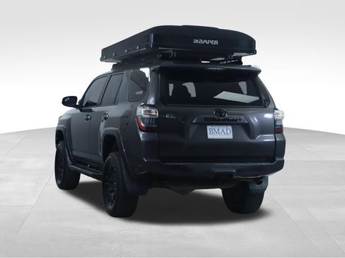 Used 2019 Toyota 4Runner SR5 AWD/4WD image 9