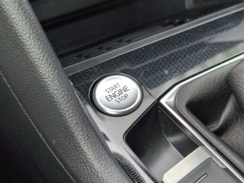 Used 2025 Volkswagen Taos SE image 14