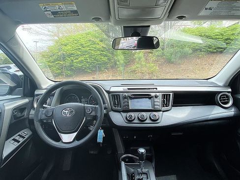 Used 2018 Toyota RAV4 LE image 16