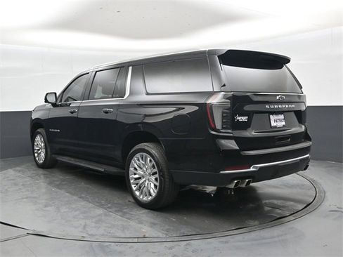 Used 2025 Chevrolet Suburban High Country w/ LPO, Illumination Package image 6