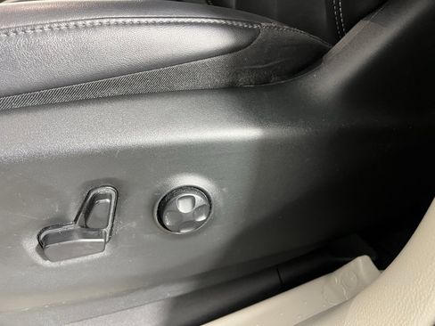 Certified 2024 Chrysler Pacifica Touring-L image 22