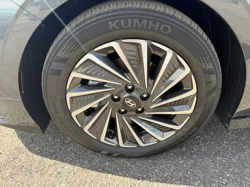 Used 2025 Hyundai Sonata SEL FWD image 30