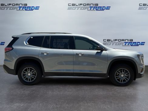 Used 2025 GMC Acadia Elevation FWD image 4