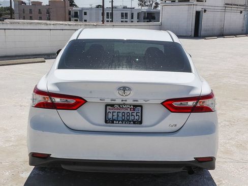 Used 2018 Toyota Camry LE FWD image 5