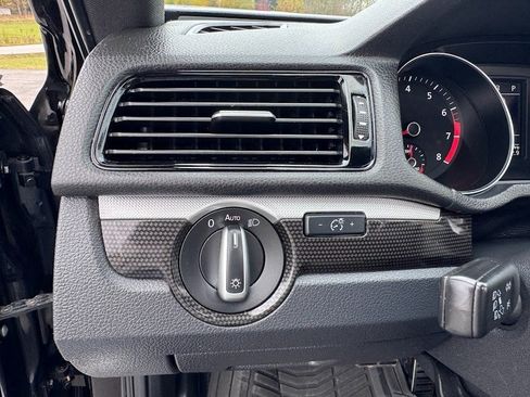 Used 2018 Volkswagen Passat 3.6 image 11