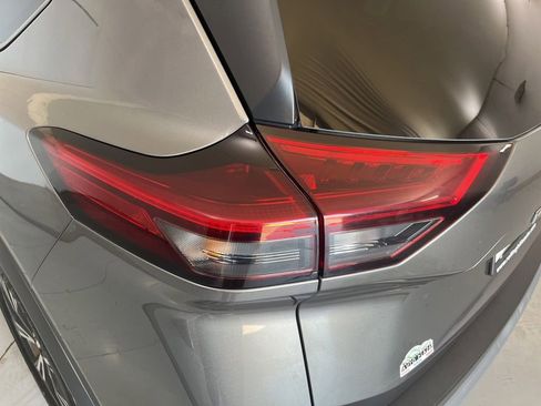 Used 2022 Nissan Rogue SV FWD image 41