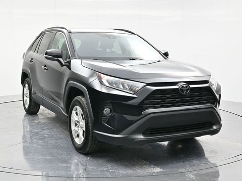 Used 2020 Toyota RAV4 XLE image 3