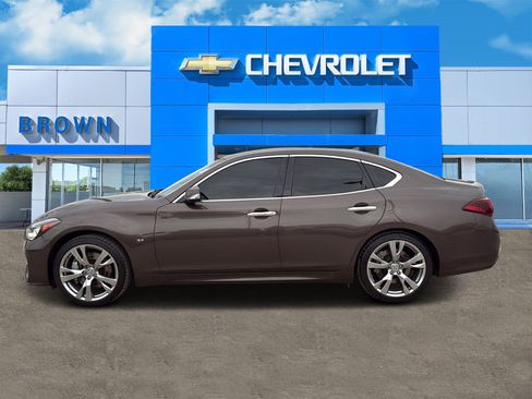 Used 2019 INFINITI Q70 Luxe w/ Sport Package image 5