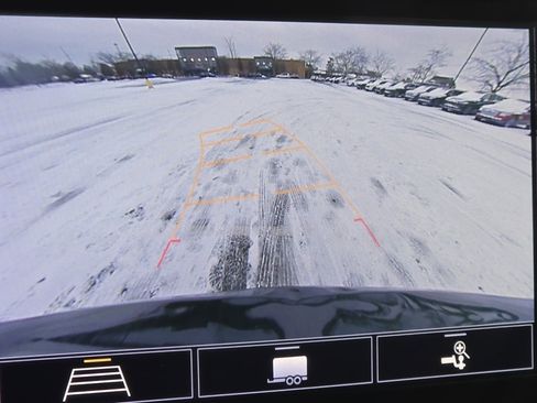 Used 2021 Chevrolet Traverse LT image 4