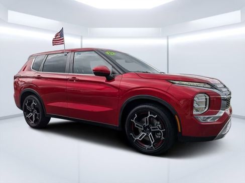 Used 2022 Mitsubishi Outlander SE AWD/4WD image 1