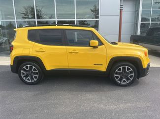 Used 2017 Jeep Renegade Latitude w/ Cold Weather Group FWD video 2