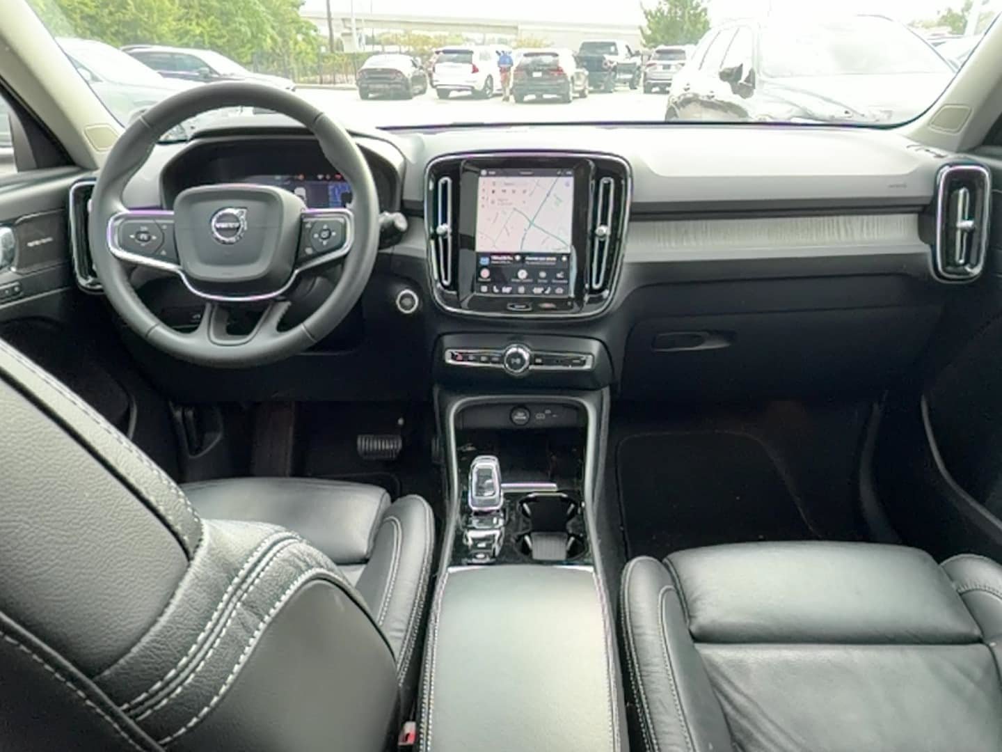 Certified 2024 Volvo XC40 B5 Plus AWD/4WD image 16