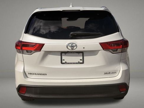 Used 2019 Toyota Highlander XLE image 4