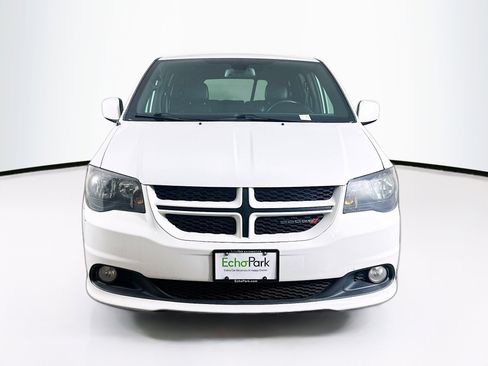 Used 2019 Dodge Grand Caravan GT FWD image 2
