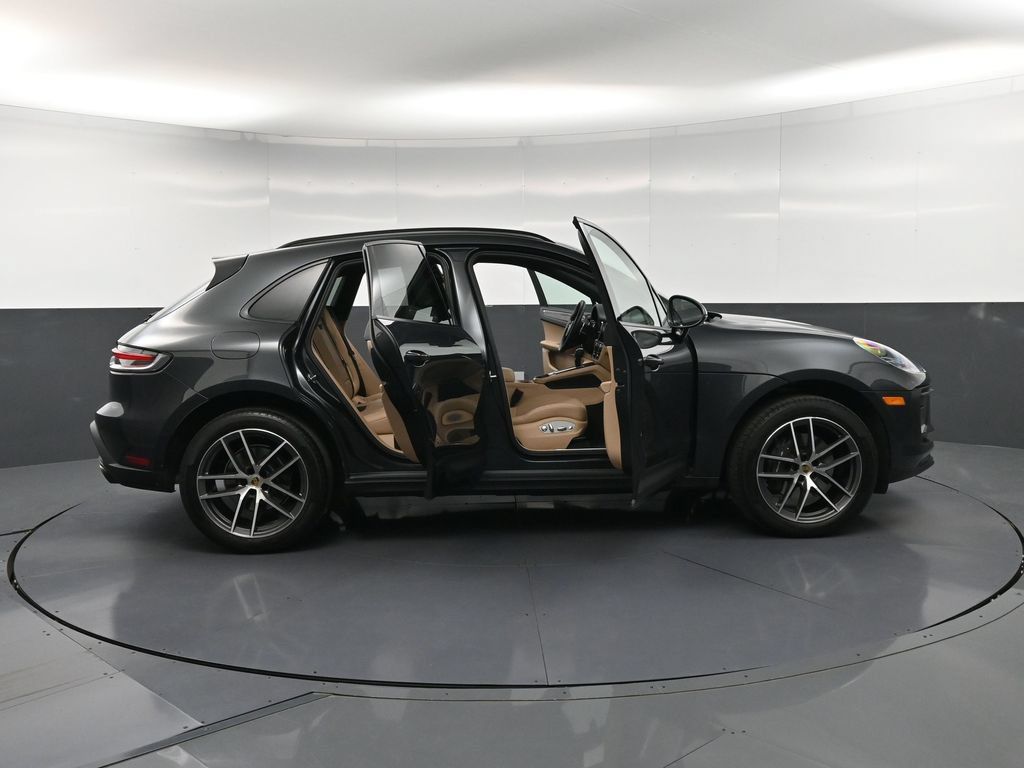 Certified 2026 Porsche Macan AWD/4WD image 35