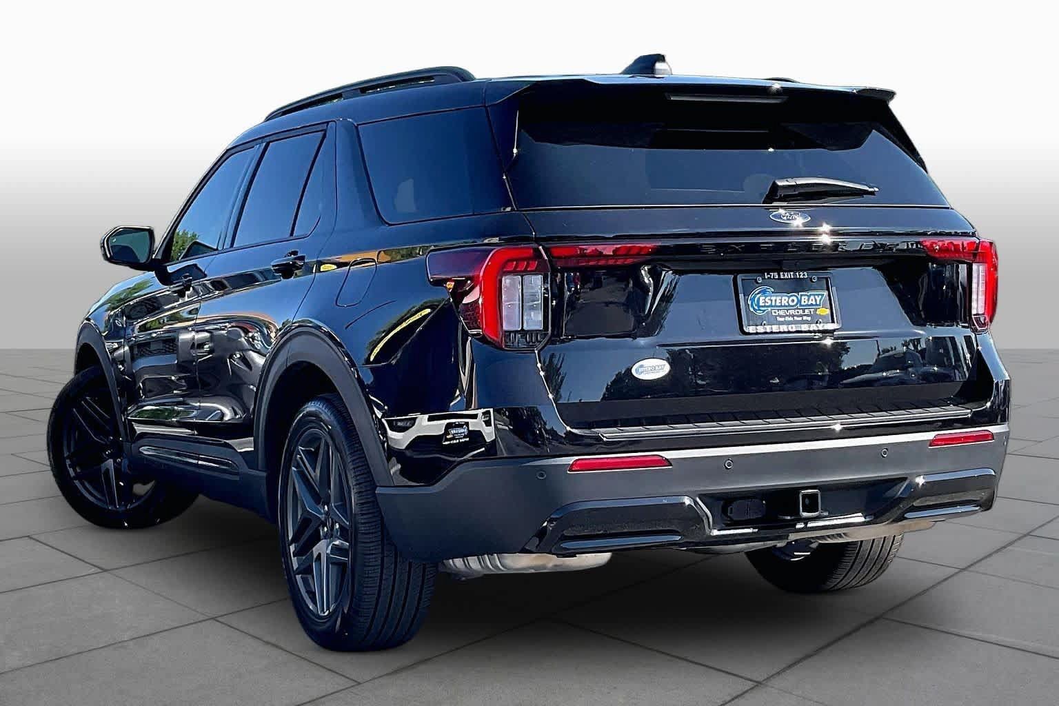 Used 2026 Ford Explorer ST-Line w/ ST-Line Street Pack RWD image 12