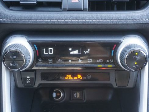 Used 2023 Toyota RAV4 LE AWD/4WD image 10