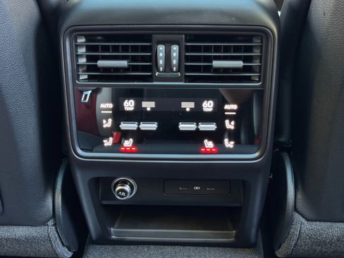 Used 2024 Porsche Cayenne Turbo image 38