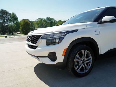 Used 2021 Kia Seltos LX AWD/4WD image 16