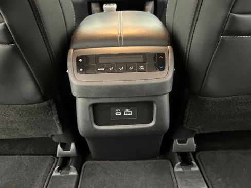 Used 2025 Nissan Pathfinder SL FWD image 24