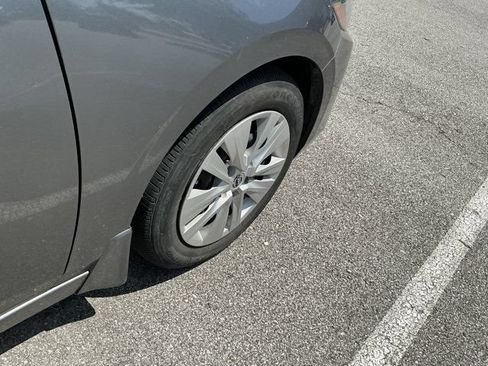 Used 2024 Nissan Sentra S FWD image 17