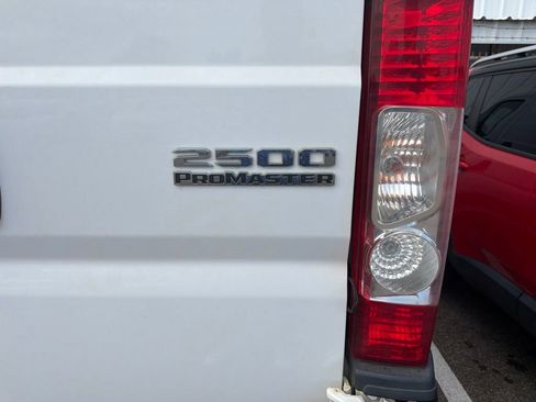 Used 2024 RAM ProMaster 2500 w/ Convenience Group FWD image 4
