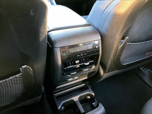 Used 2023 Jeep Grand Cherokee L Laredo image 27