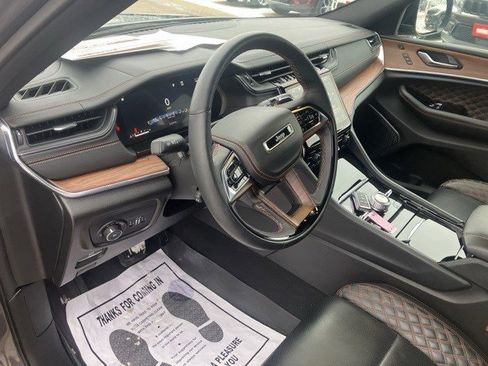 Used 2024 Jeep Grand Cherokee L Summit w/ High Altitude Package image 13