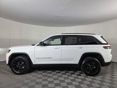New 2026 Jeep Grand Cherokee Altitude image 7