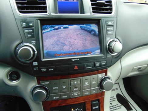 Used 2012 Toyota Highlander Limited w/ Tow Pkg image 9