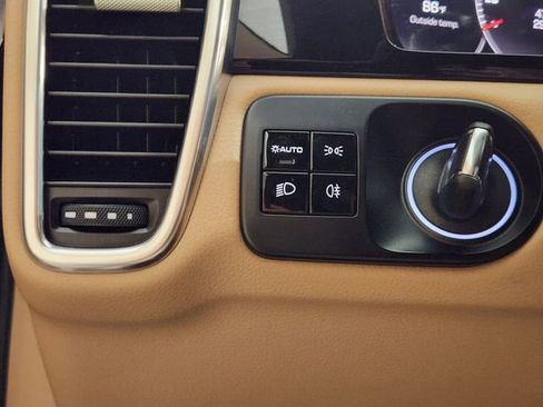 Used 2021 Porsche Cayenne AWD/4WD image 19
