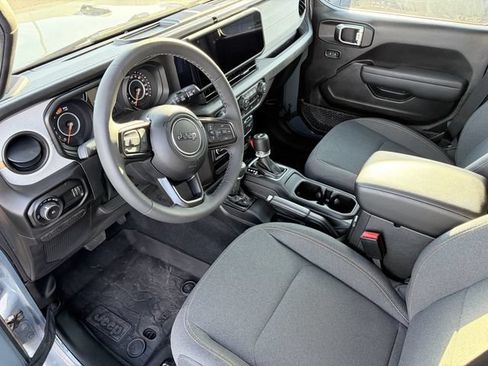 Used 2026 Jeep Wrangler Unlimited Sport AWD/4WD image 7