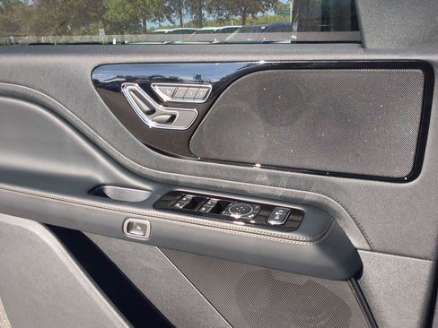 New 2026 Lincoln Aviator Premiere image 12